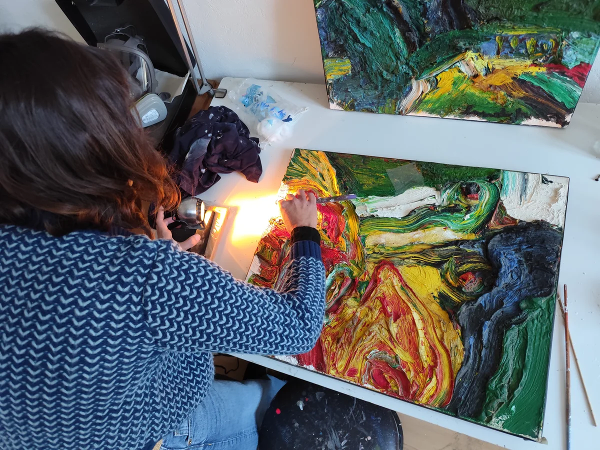 Diagnostic d’état de tableau ancien à l’atelier de restauration à Nice avant établissement du devis.