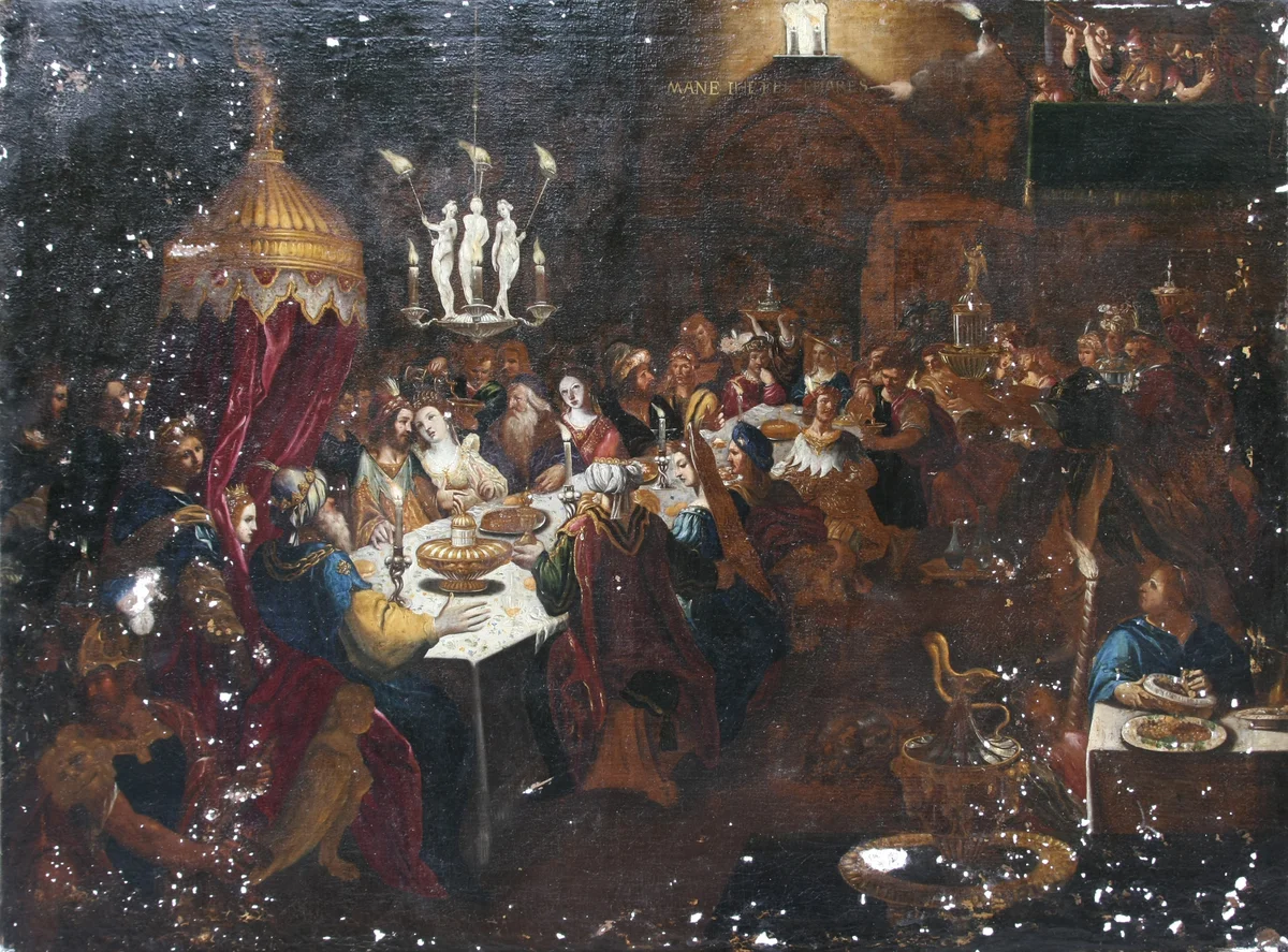 Grand banquet décoratif avant restauration, vernis brun et taches, similaire aux grands formats présents dans certaines villas d’Antibes.